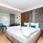 Hotel Garni Mirabell 3*