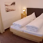 Hotel Garni Mirabell 3*