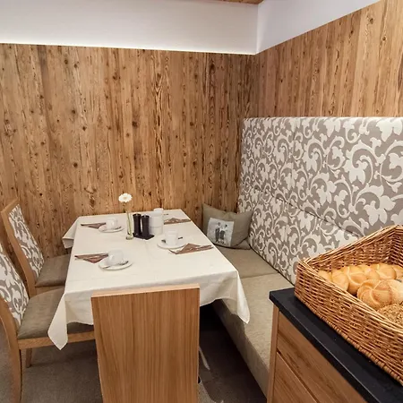 Garni Mirabell 3*